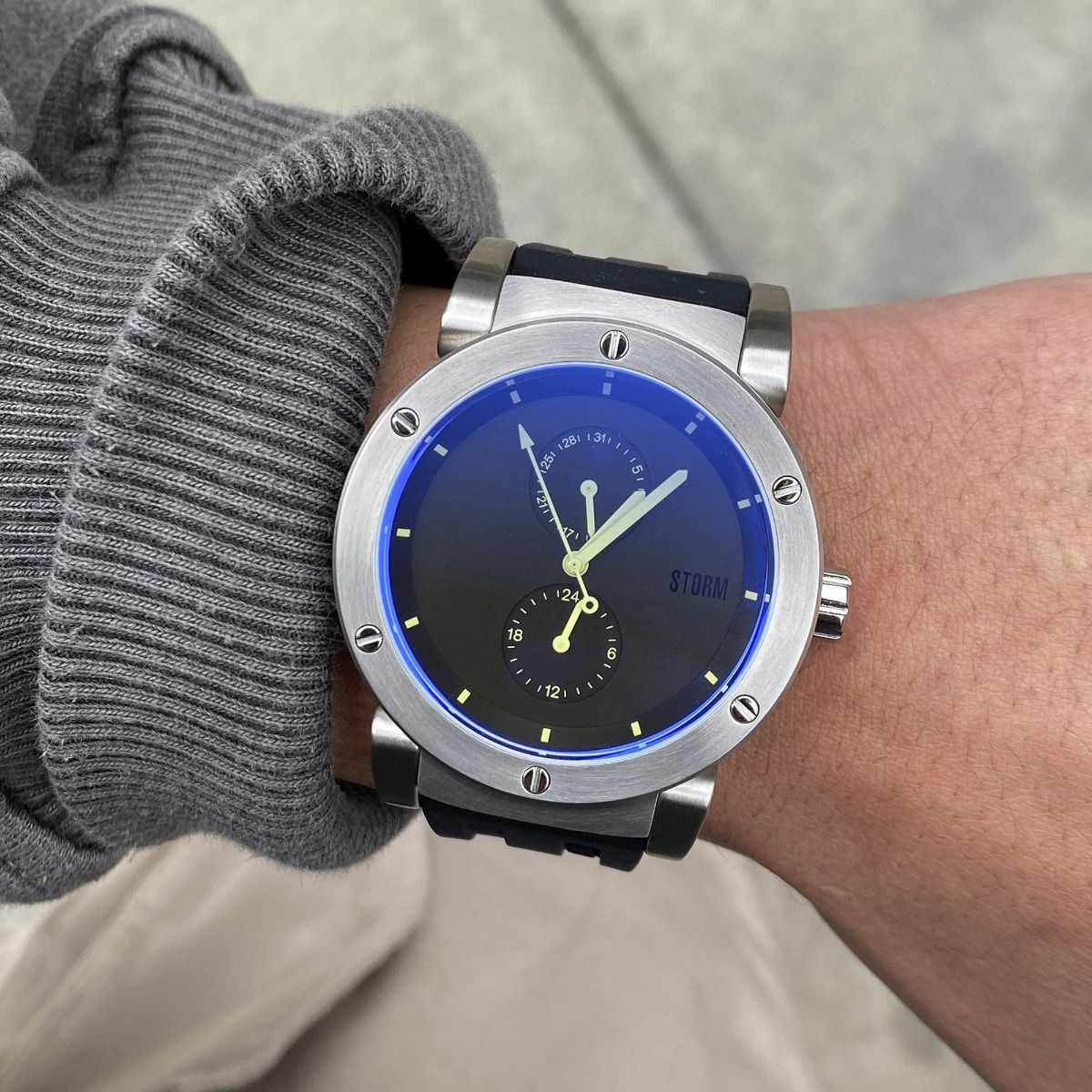 STORM HYDRON V2 RUBBER LAZER BLUE WRIST 2