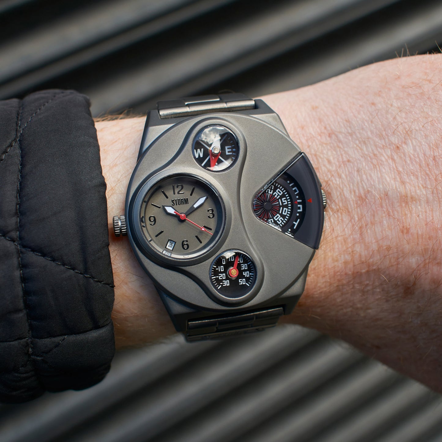 STORM_V2_Navigator_IP_Matt_Grey_Wrist_1